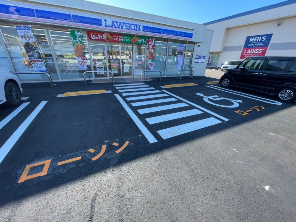 愛知県　大口町　コンビニ駐車場　文字入れ工事